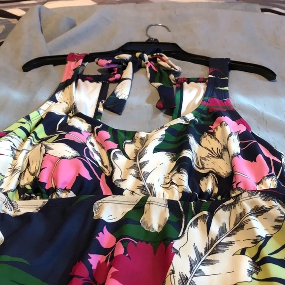 Ladies Swimsuit Top. New with tags, Size 14 w. - Picture 4 of 5